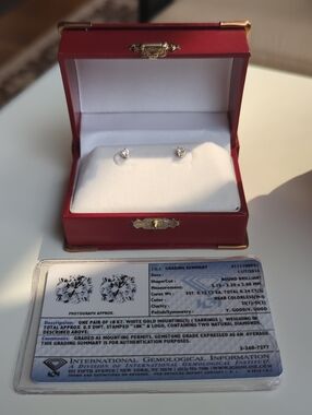NWT Certified 18K White Gold .25CTW Diamond Stud Earrings